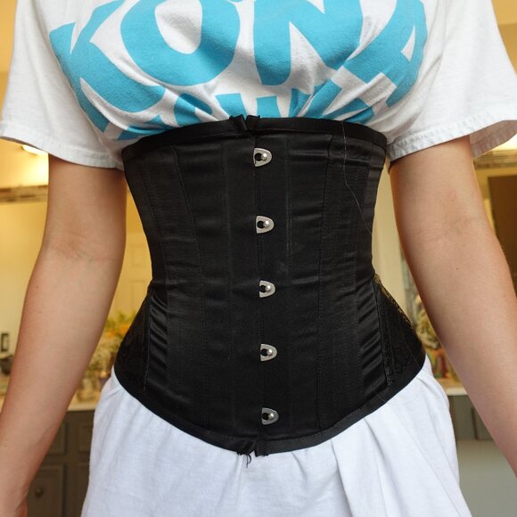 Small Victorian Corset - Picture 2 of 7